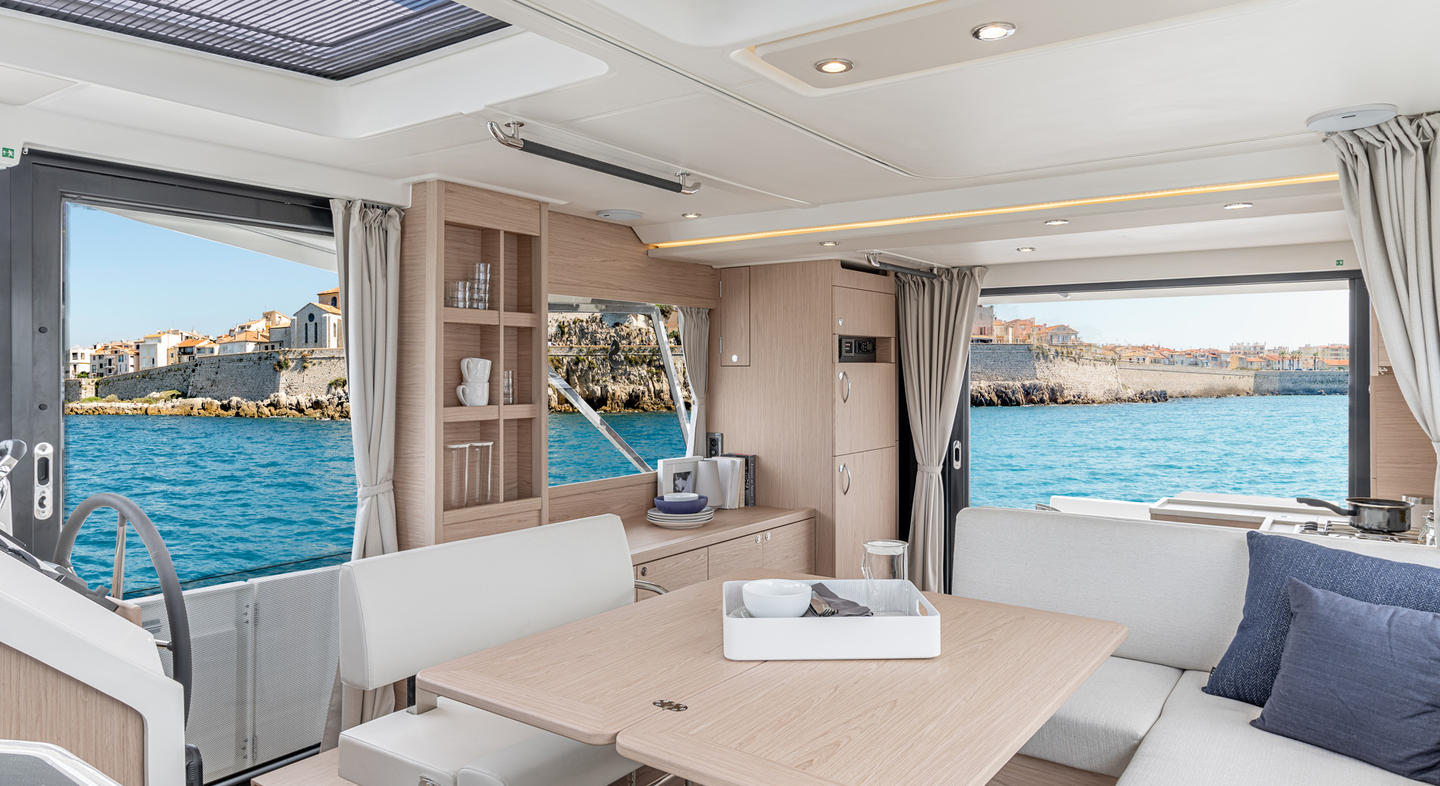 Swift_Trawler_41_Fly_Interior_03